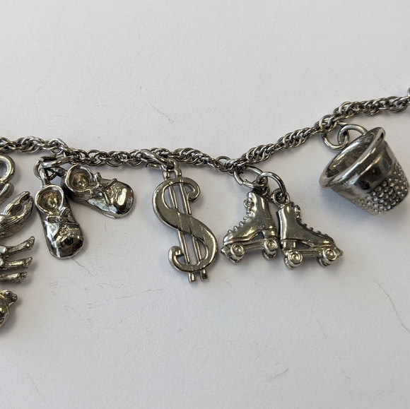 VTG SILVER TONE CHUNKY CHARM BRACELET - Picture 4 of 16